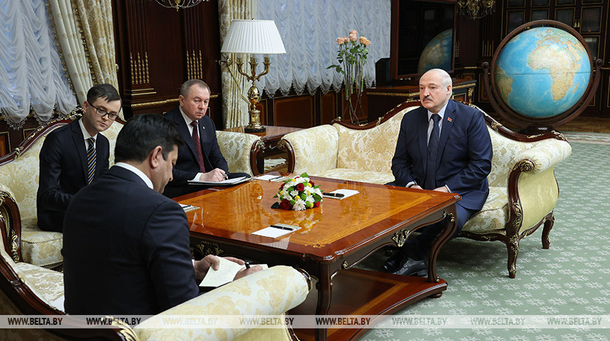 Президент Беларуси Александр Лукашенко провел встречу с послом Пакистана в Беларуси Саджадом Хайдером Ханом