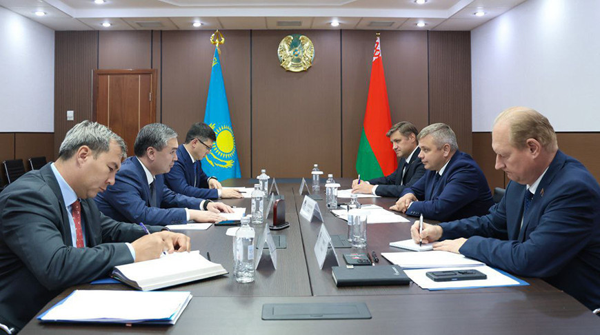 Беларусь гатова падзяліцца з Казахстанам перадавымі тэхналогіямі ў вытворчасці трактароў і камбайнаў