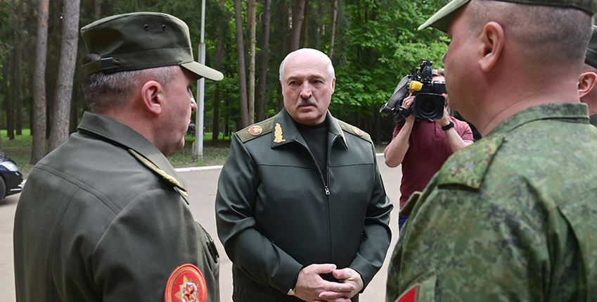 Обстановка не критическая, но есть настораживающие факторы. Подробности приезда Лукашенко на ЦКП ВВС и войск ПВО