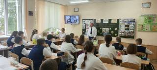 Прокурорские работники приняли участие в проведении первых уроков в школах района 1 сентября 2023 г.