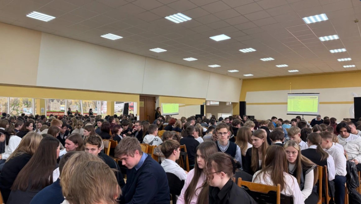 Более 200 юных эрудитов собрал чемпионат области по интеллектуальным играм. Фото