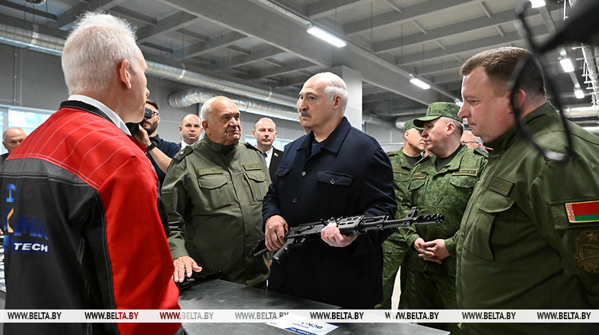 "Это основа любой армии". Александр Лукашенко посетил уникальное отечественное производство стрелкового оружия