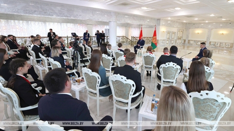 АЛЯКСАНДР ЛУКАШЭНКА СУСТРЭЎСЯ З МАЛАДЗЁЖНЫМ АКТЫВАМ