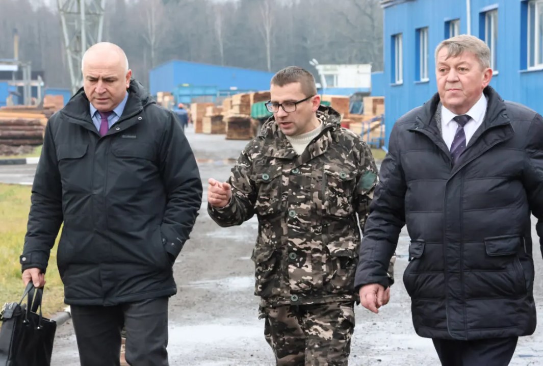 В Липене под руководством председателя райсовета депутатов Владимира Рыжанкова состоялось совместное выездное заседание президиума райсовета депутатов